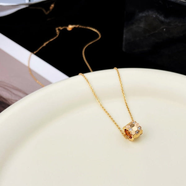 ˇMagic JewelryˇBEE MINI PEDANT DIAMOND NECKLACE